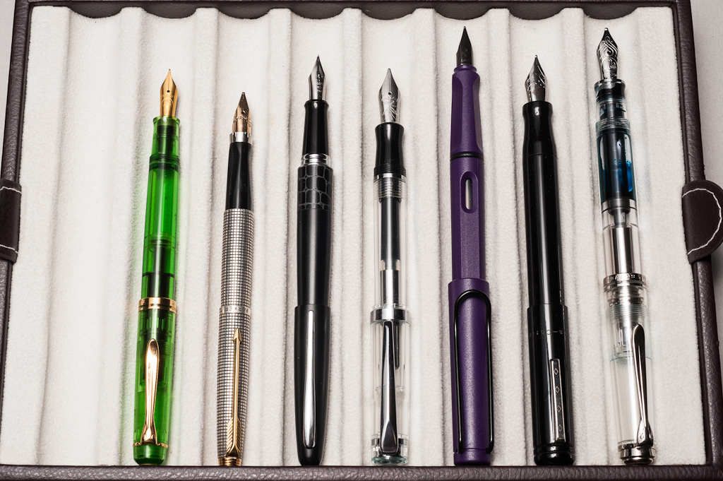 Posted pens from left to right: Pelikan M200, Parker 75, Pilot Metropolitan, *Nemosine Singularity*, Lamy Safari, Franklin-Christoph Model 20, and Pelikan M805