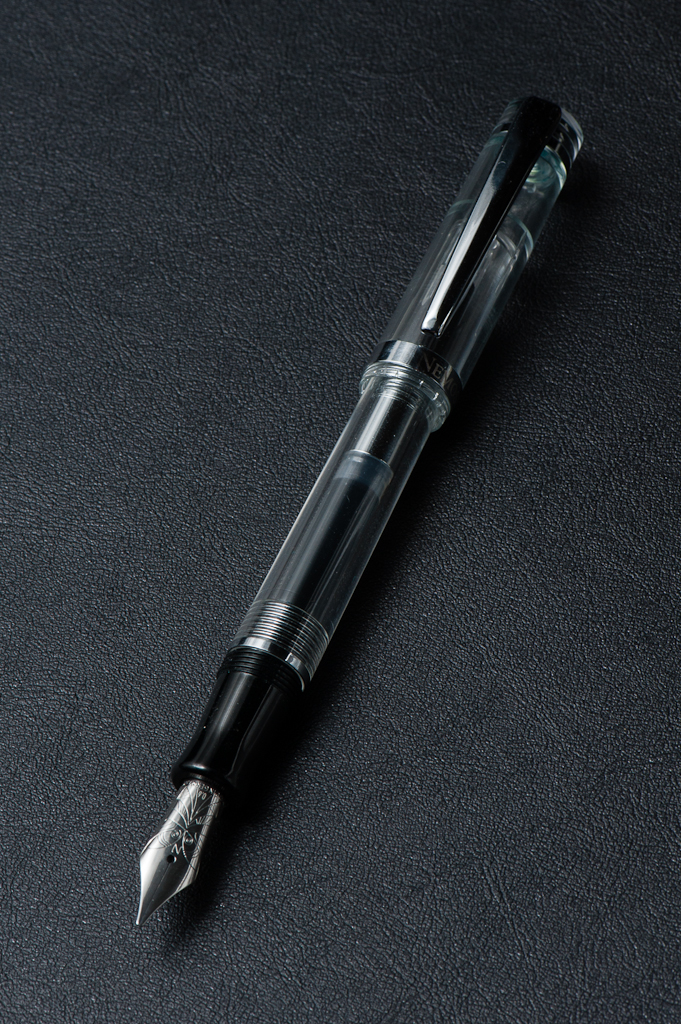Jinhao X750 Glitter Black Fountain Pen MEDIUM Nib Chrome Trim UK SOLD! 