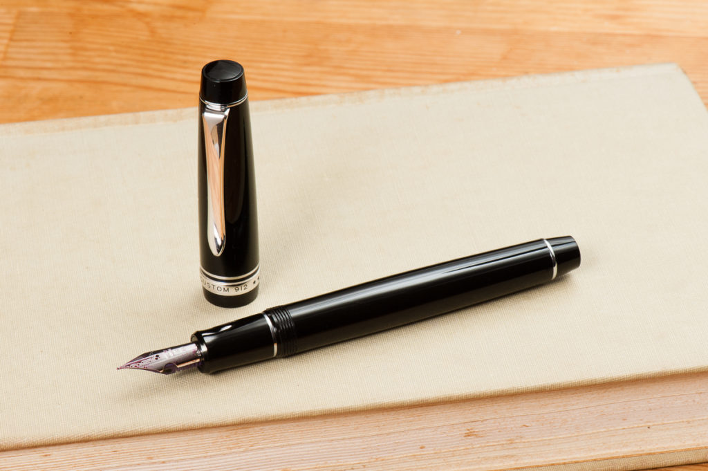 Review Pilot Custom 912 (FA Nib) Hand Over That Pen
